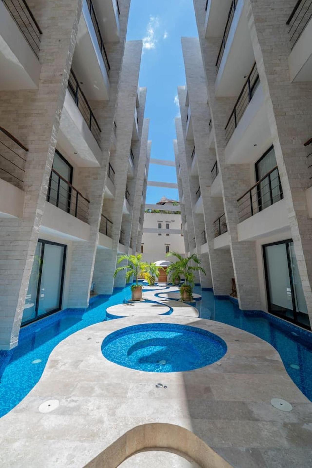 2 Bedroom With Direct Walk-out To Pool, Sauna, And Gym Apartment Tulum