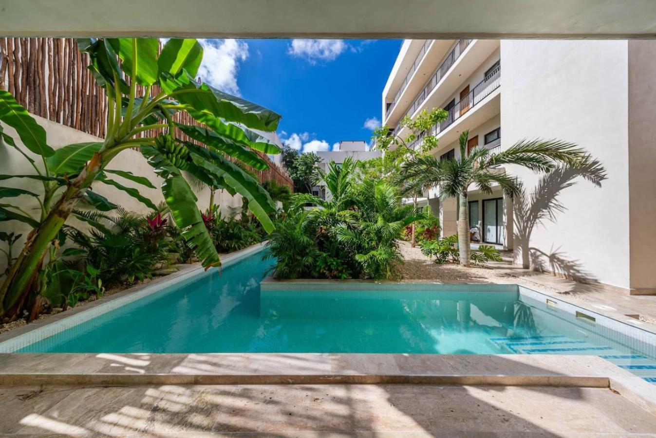 2 Bedroom With Direct Walk-out To Pool, Sauna, And Gym