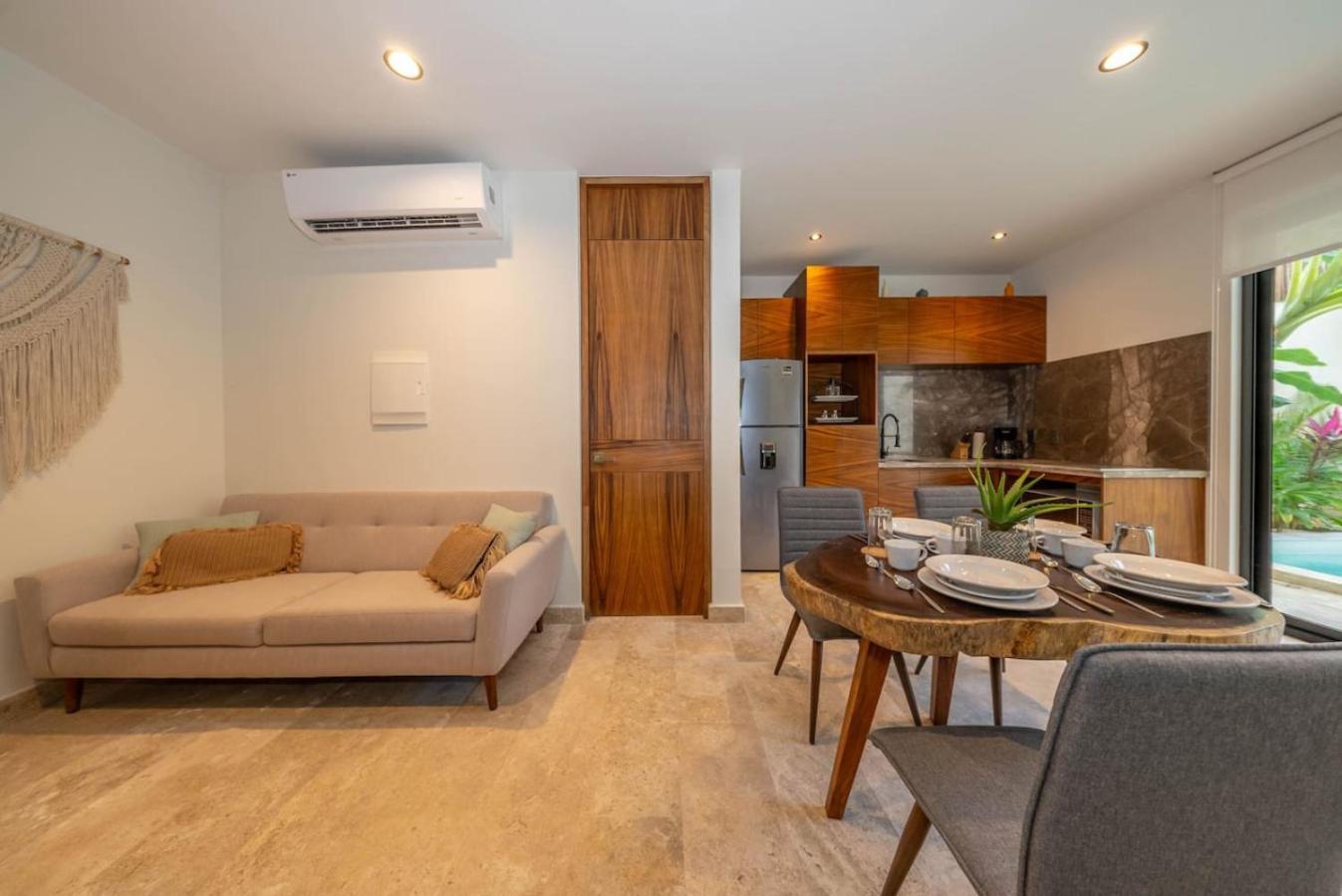 2 Bedroom With Direct Walk-out To Pool, Sauna, And Gym