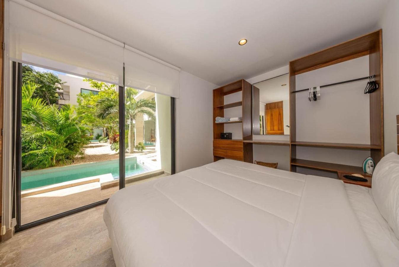 2 Bedroom With Direct Walk-out To Pool, Sauna, And Gym