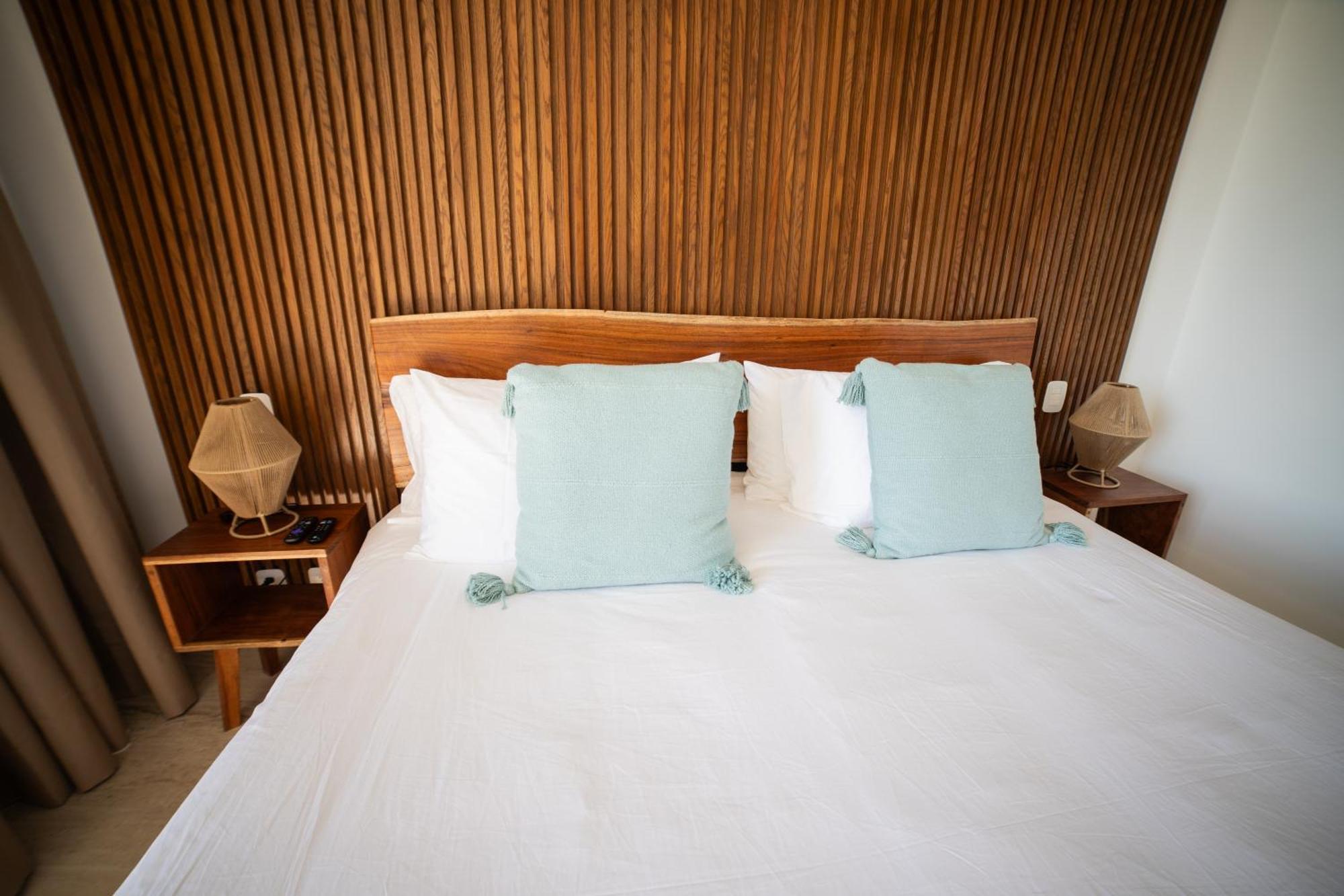 Lu'um - Free Shuttle To Club