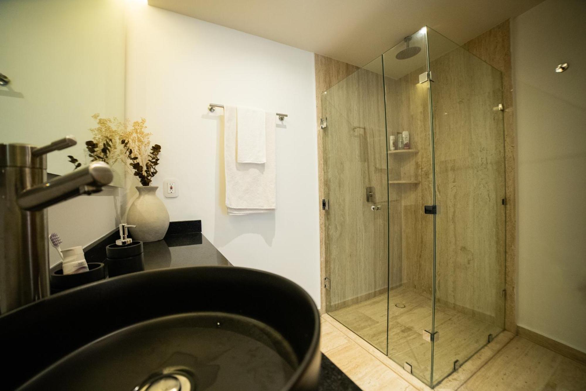 Lu'um - Free Shuttle To Club