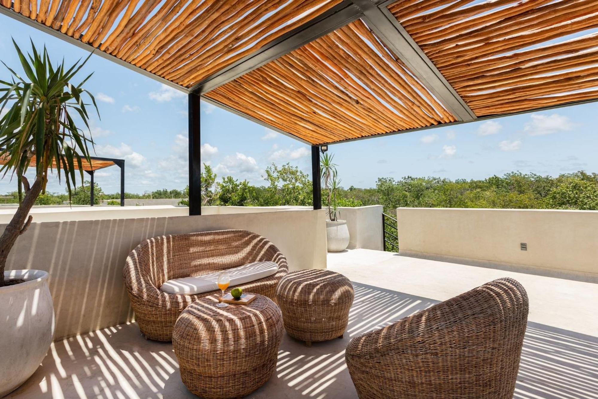 Jungle Gem With Swim-up Pool & Easy Paved Access Apartment *