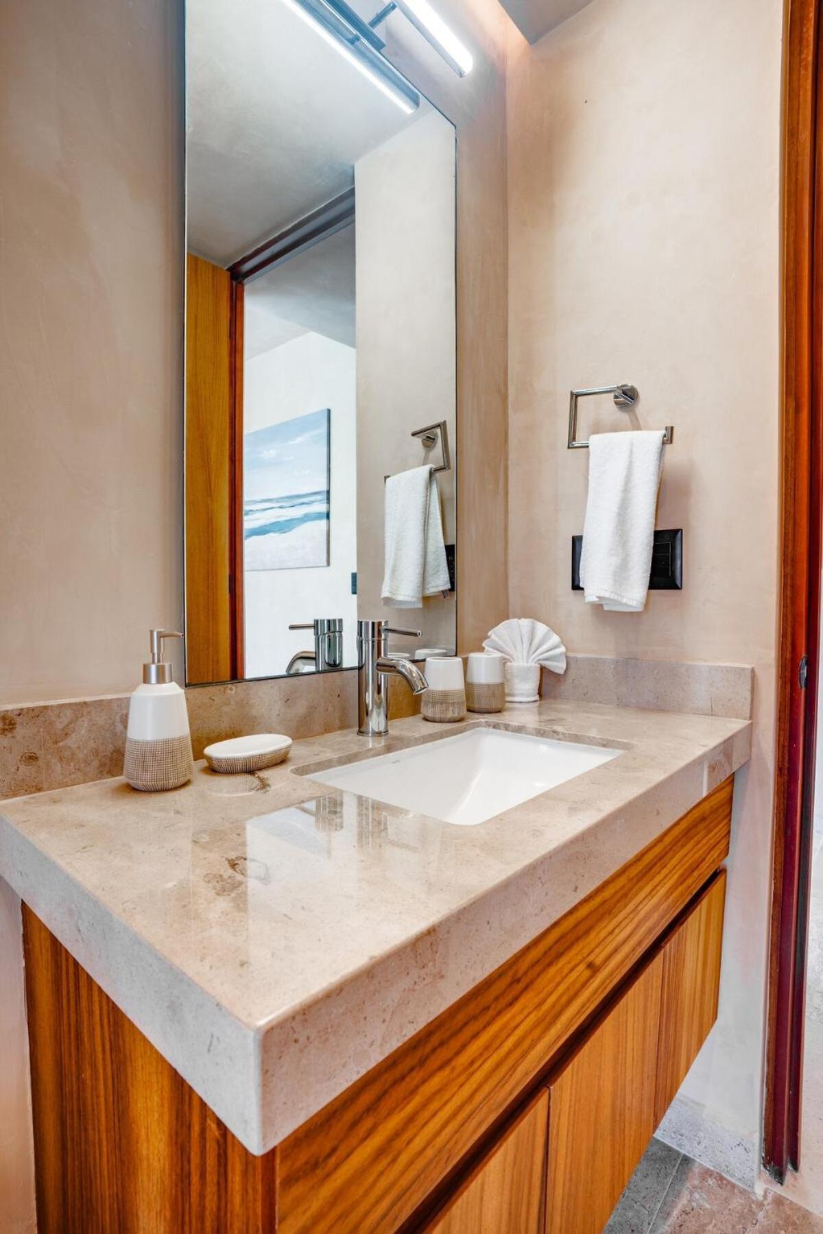 Tankah Bay Jungle With Sea Access 2 Bdr *