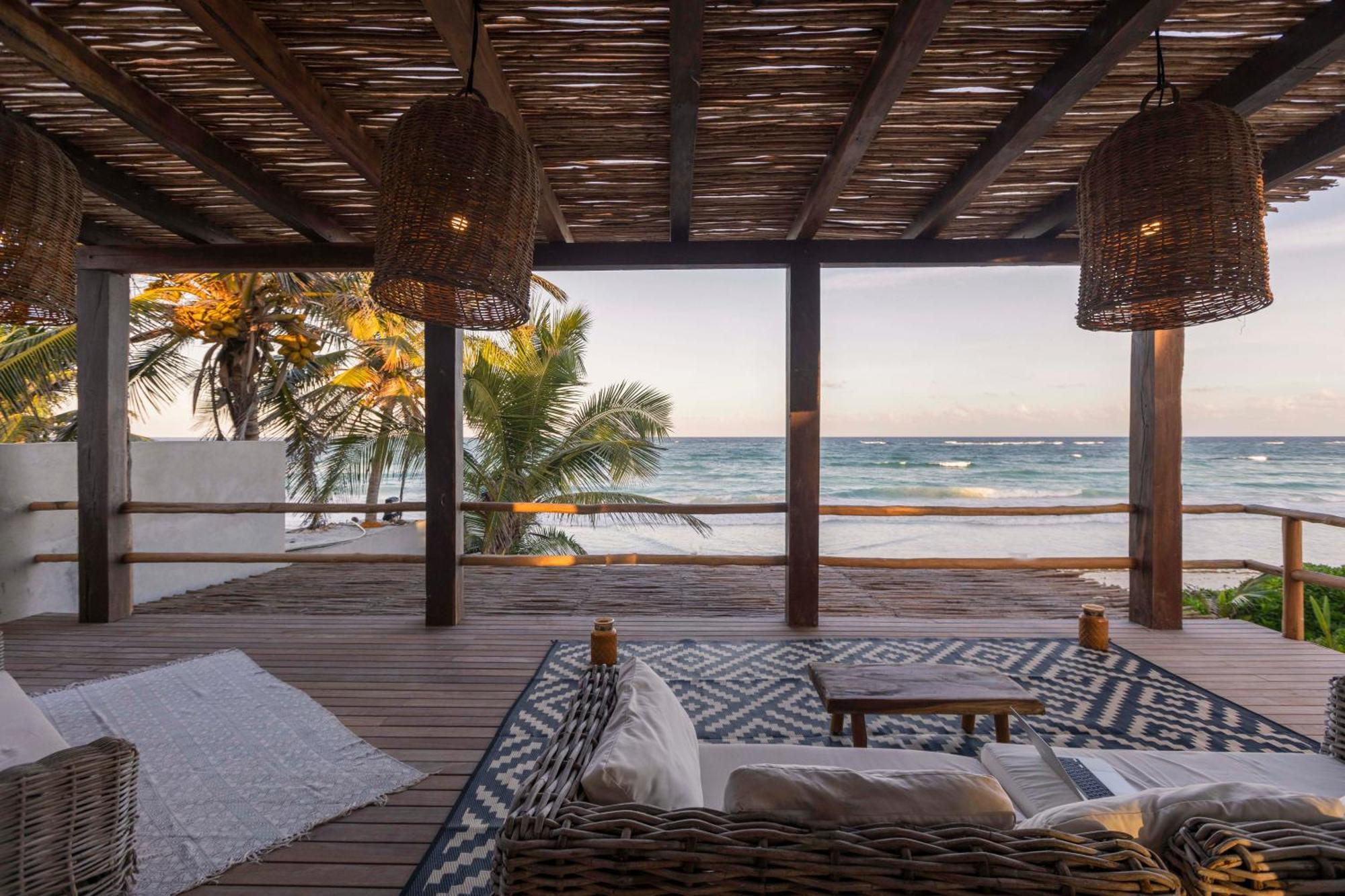 Casa Aakbal - Luxury Front Villa