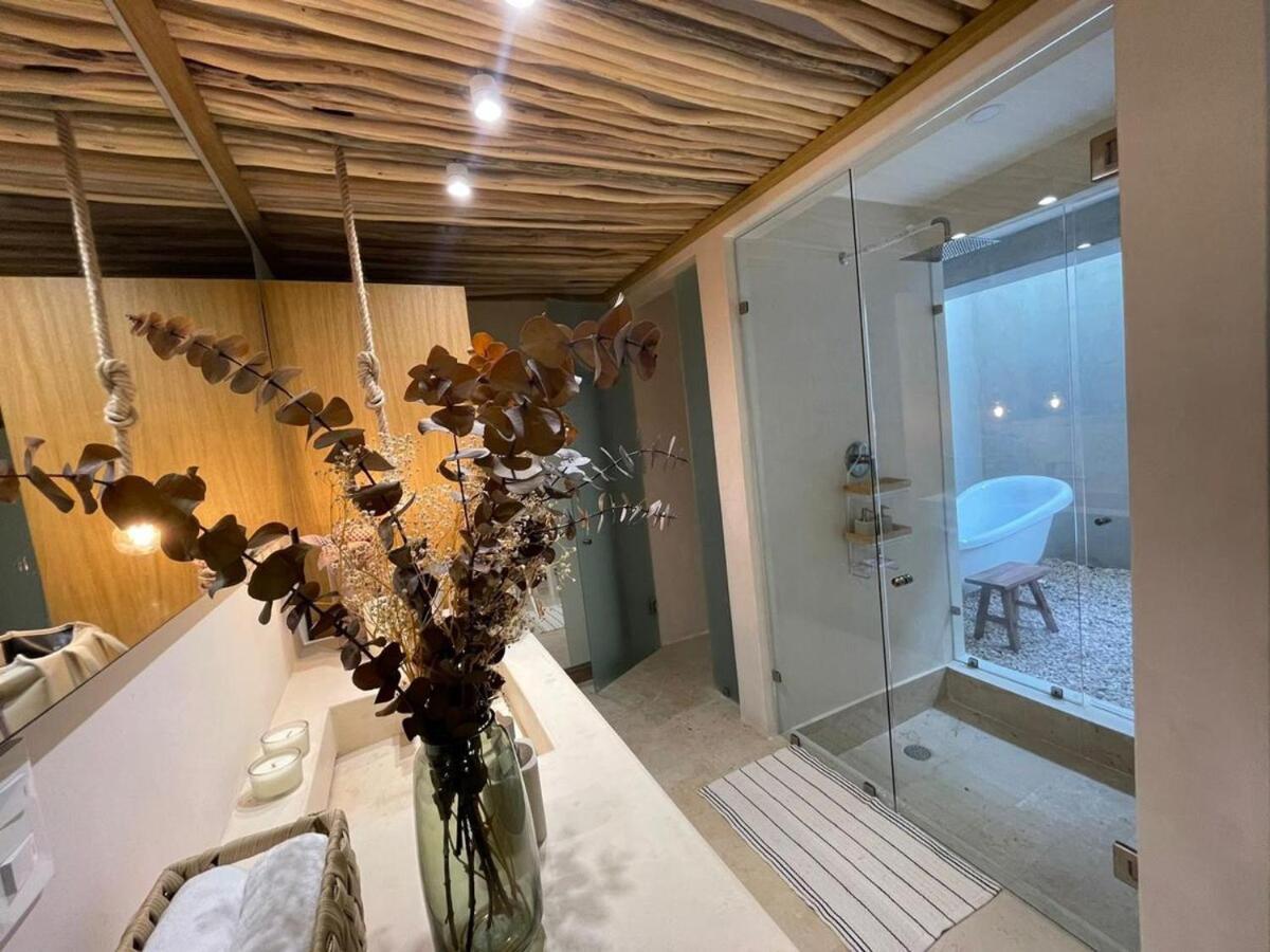 New With Bathtub And Jacuzzi Apartment