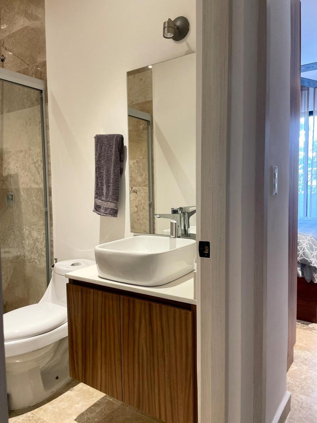 Apartment 2 Bedrooms 10 Minutes To The *