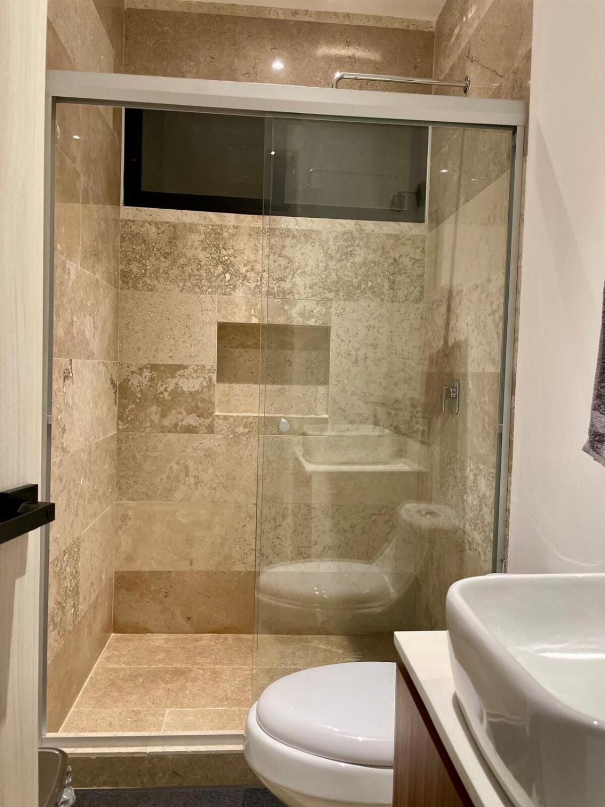 2 Bedrooms 10 Minutes To The Apartment *