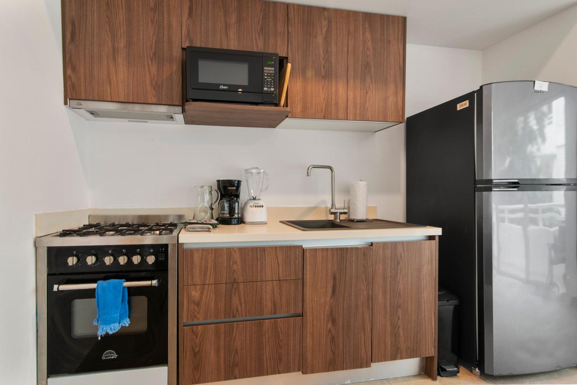 Apartment Encanto Private Balcony 2 Pools Gym Only 5 Minutes To Beaches