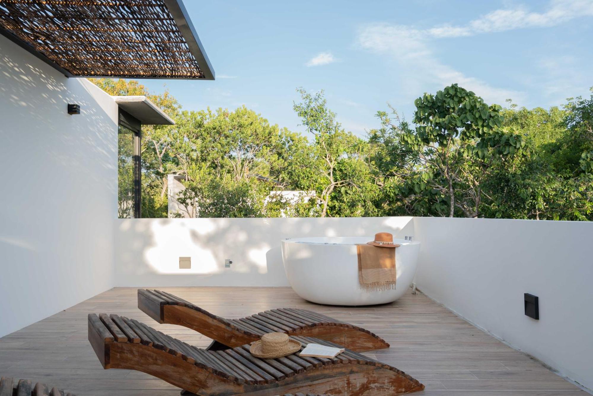 Twelve O'clock - Luxury Villa