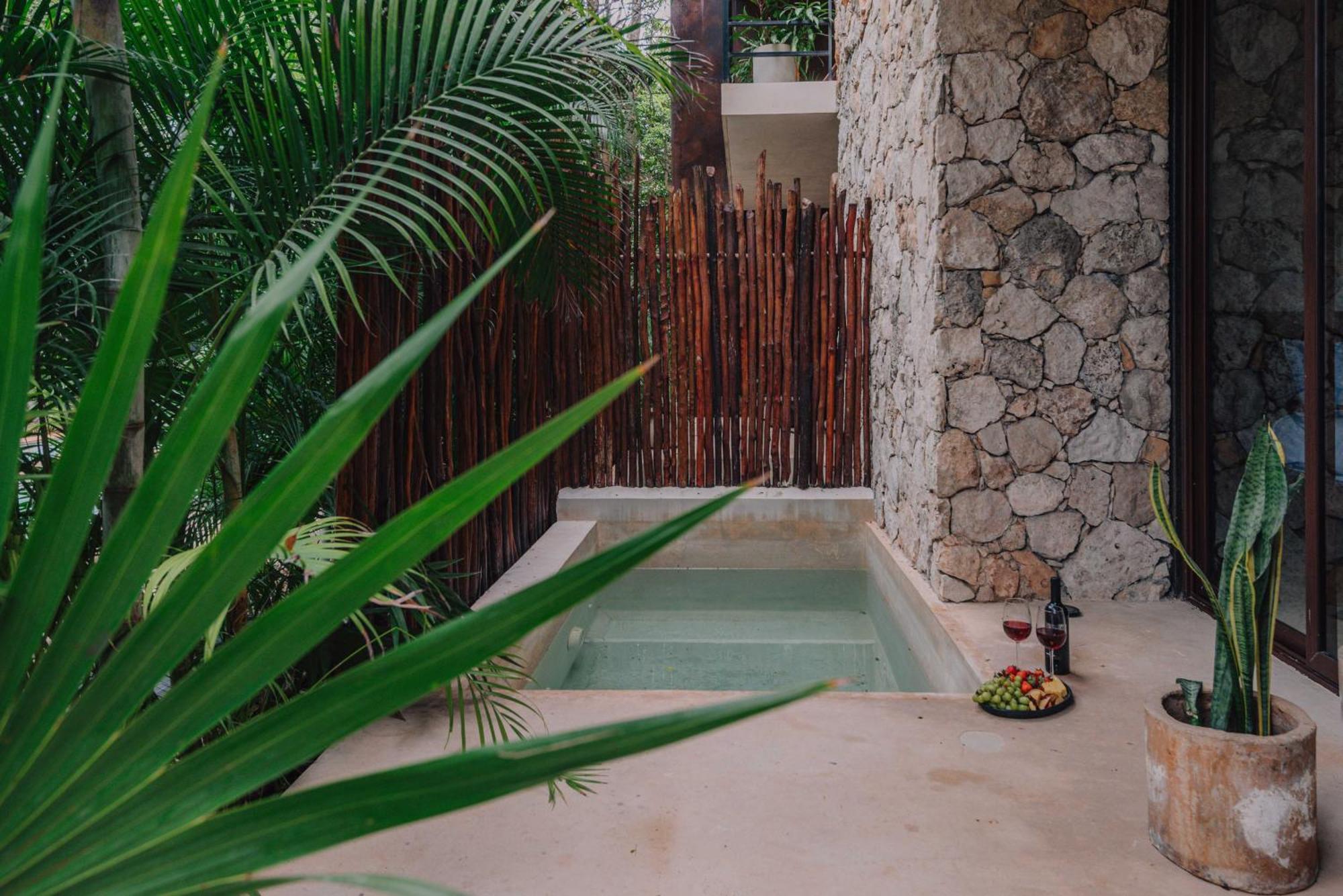 Aparthotel Spacious, Stylish, Comfortable, 2bd 2bth Condo,private Pool 24hr Concierge
