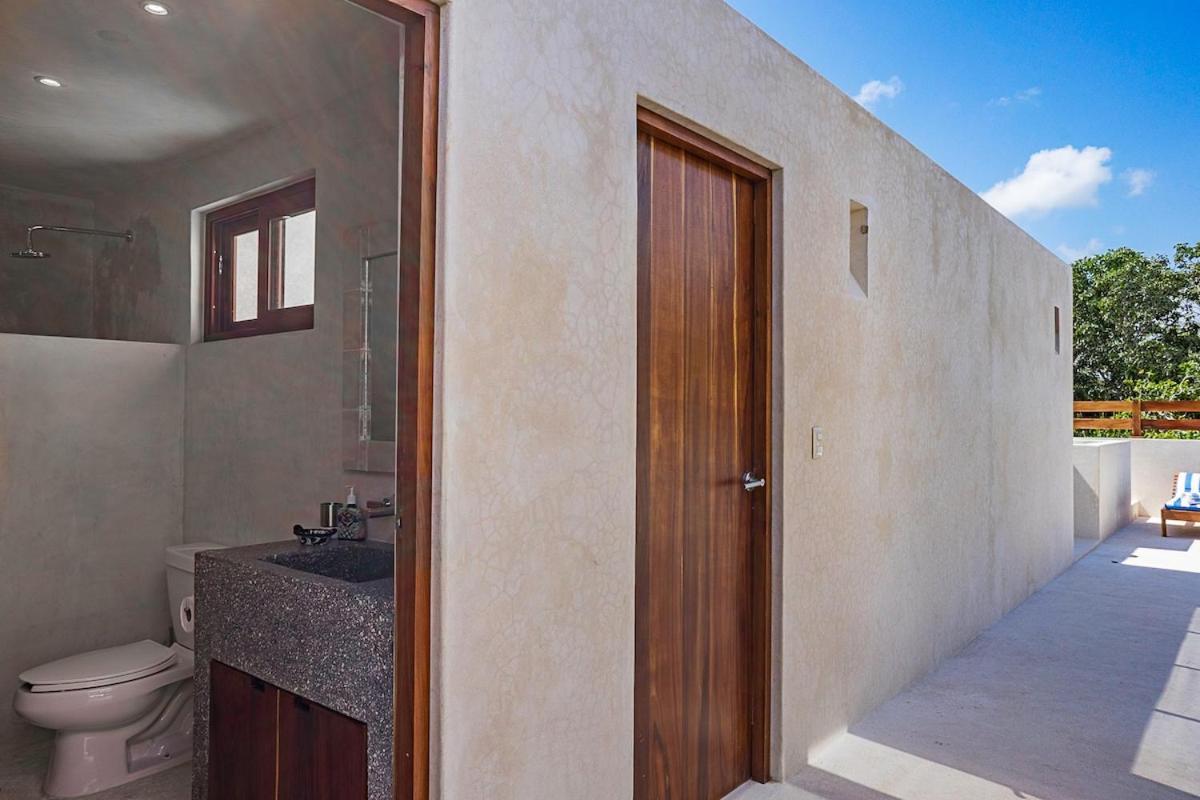Alux, La Veleta Villa