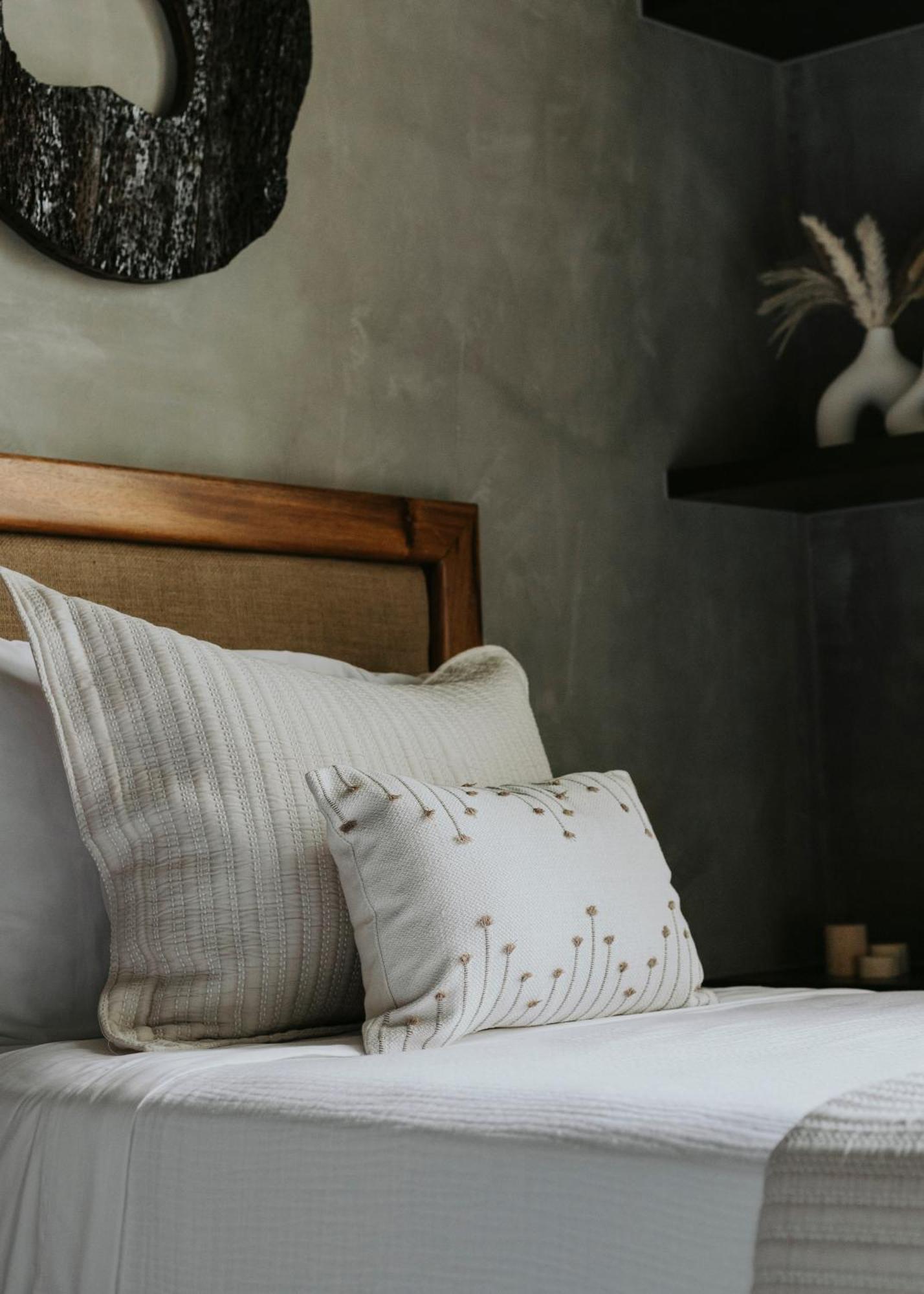 Media Luna Boho Chic E11 Pvt Pool Concierge