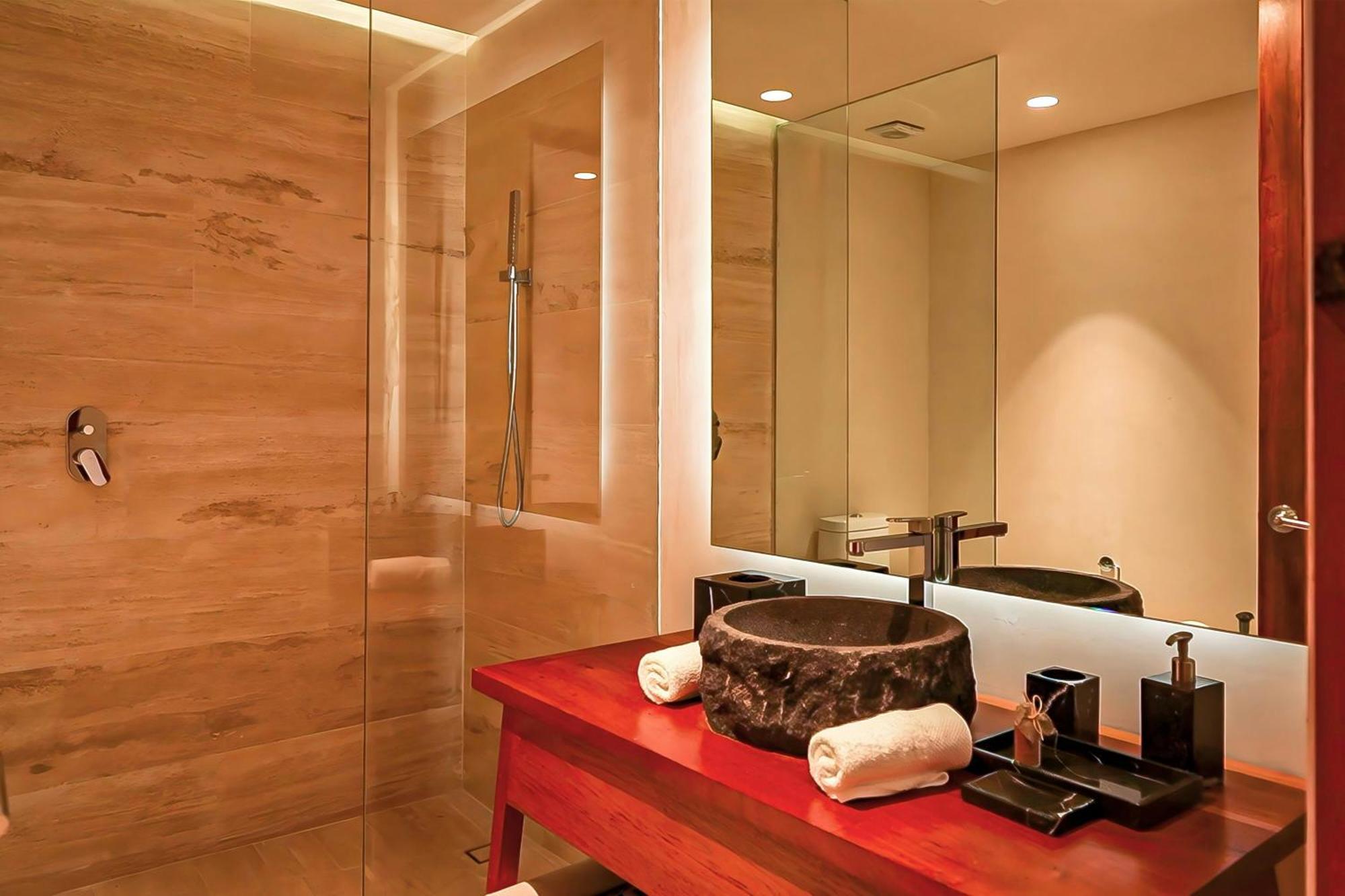 Bloom Hotel *