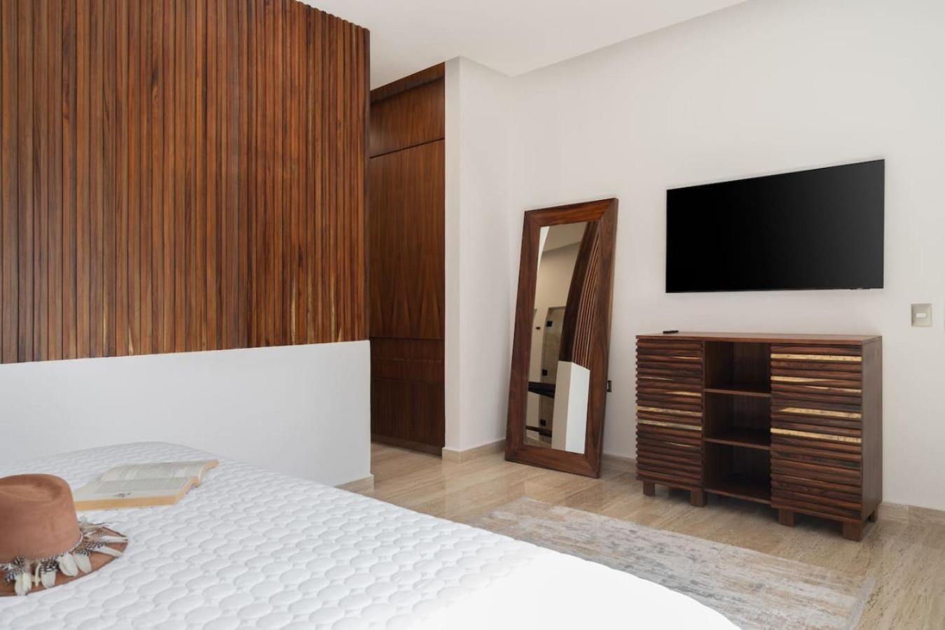 Amalia 5 Bdr W Private Pool In Aldea Zama *