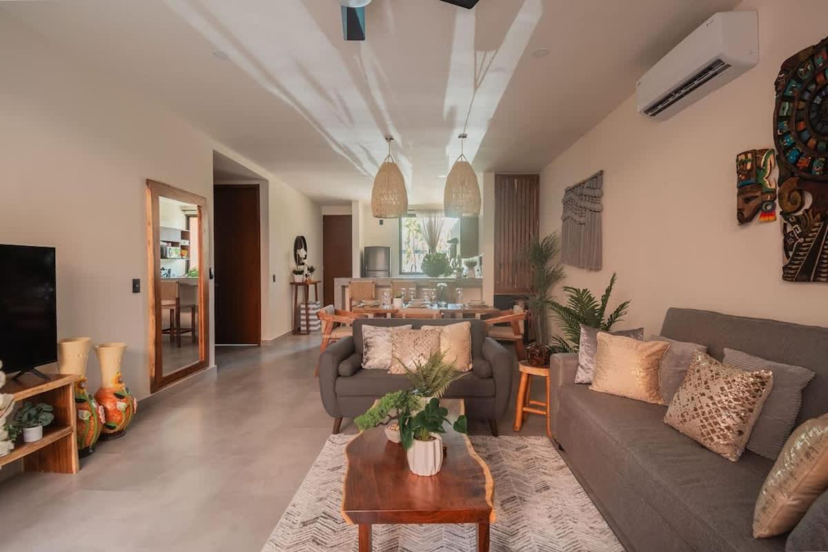 Stylish Duplex Lower Level 2-br Wifi Pool Gym *