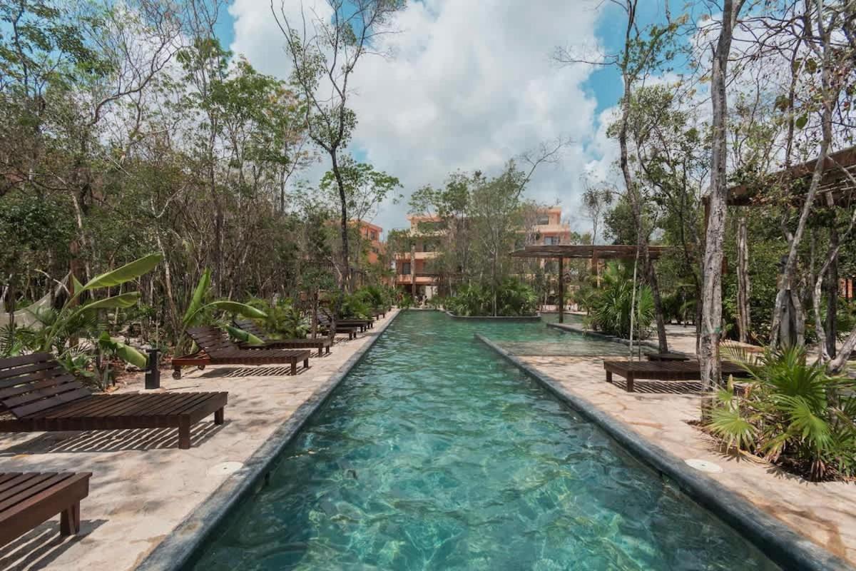 Stylish Duplex Lower Level 2-br Wifi Pool Gym *