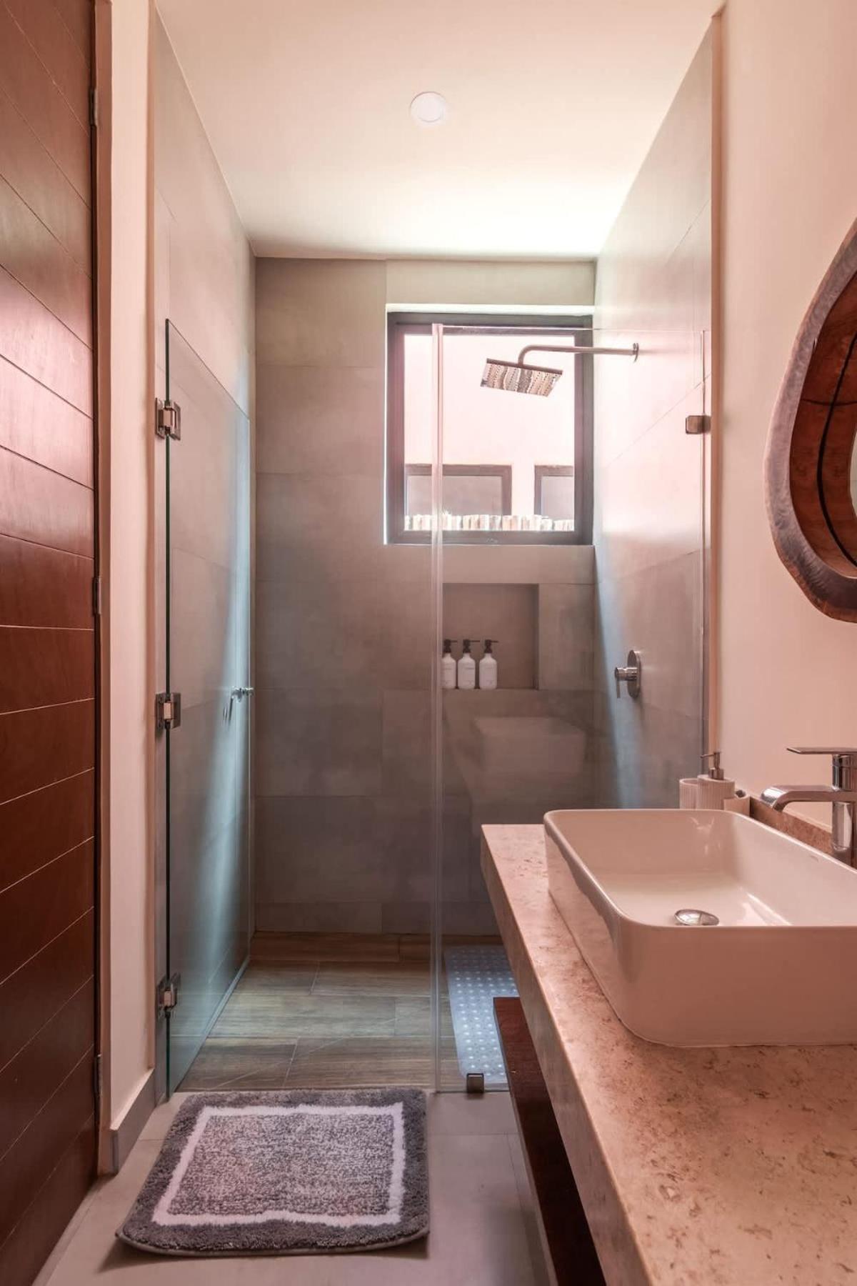 Stylish Duplex Lower Level 2-br Wifi Pool Gym *