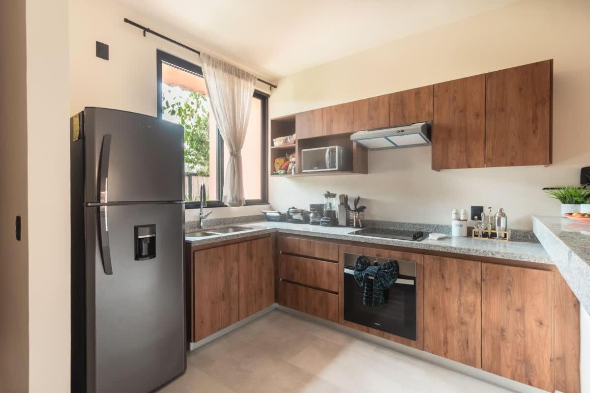 Stylish Duplex Lower Level 2-br Wifi Pool Gym