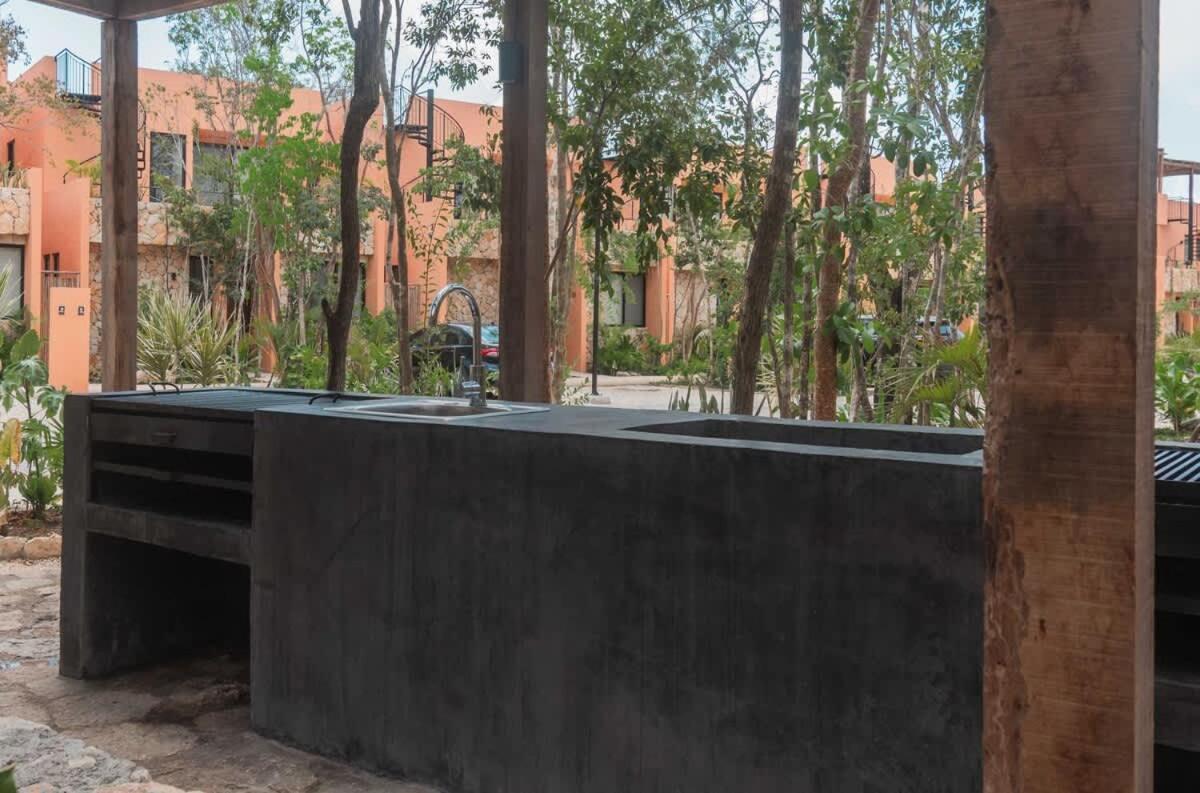 Apartment Stylish Duplex Lower Level 2-br Wifi Pool Gym *