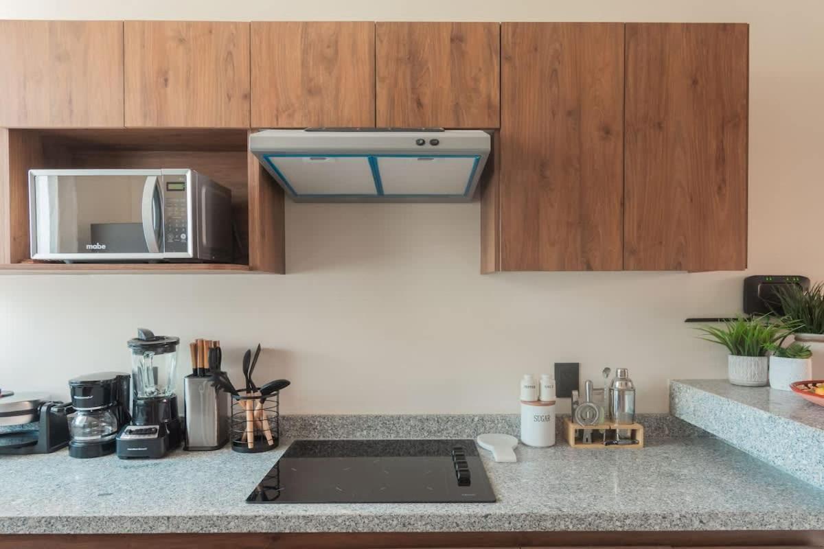 Stylish Duplex Lower Level 2-br Wifi Pool Gym Apartment