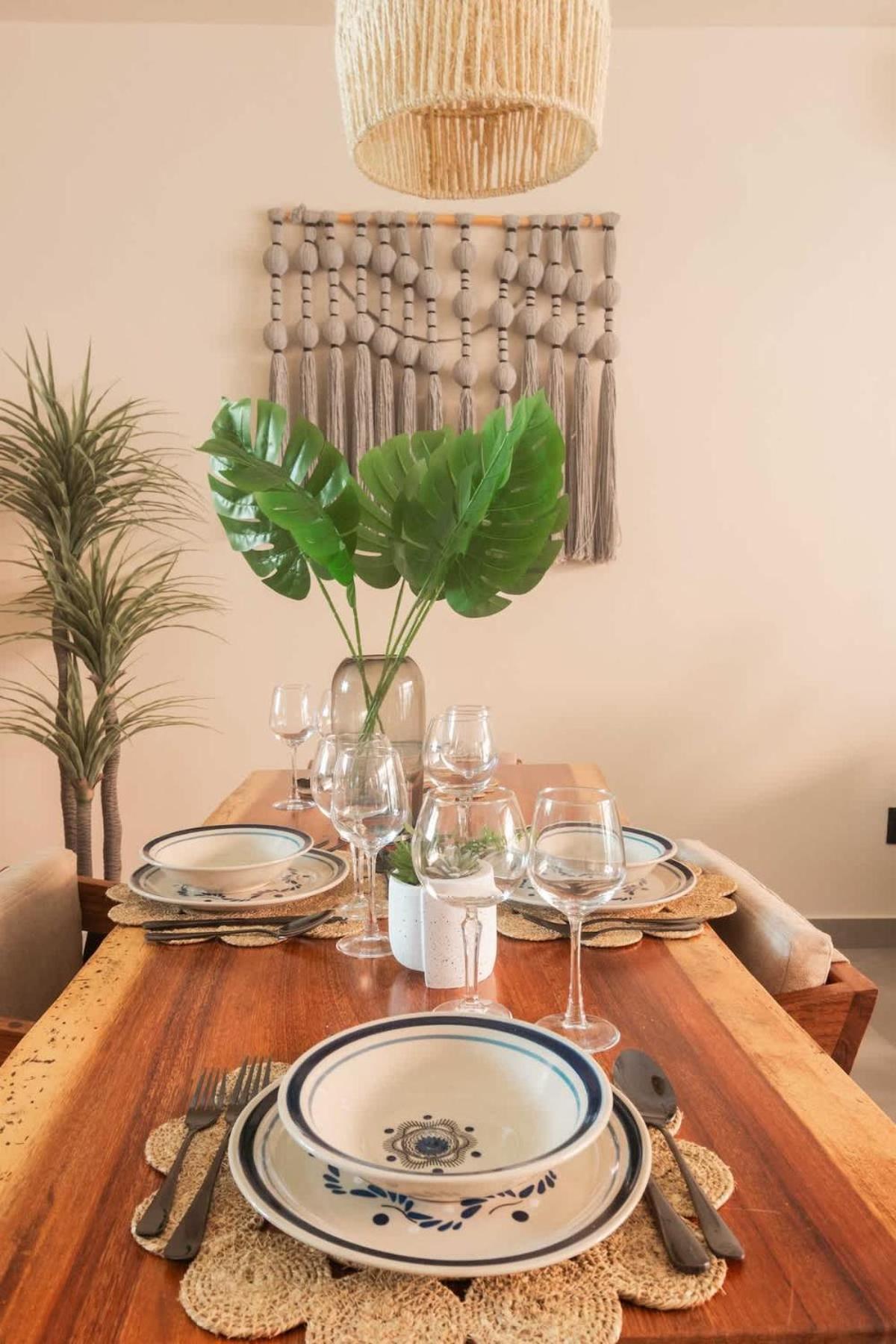 Stylish Duplex Lower Level 2-br Wifi Pool Gym Apartment