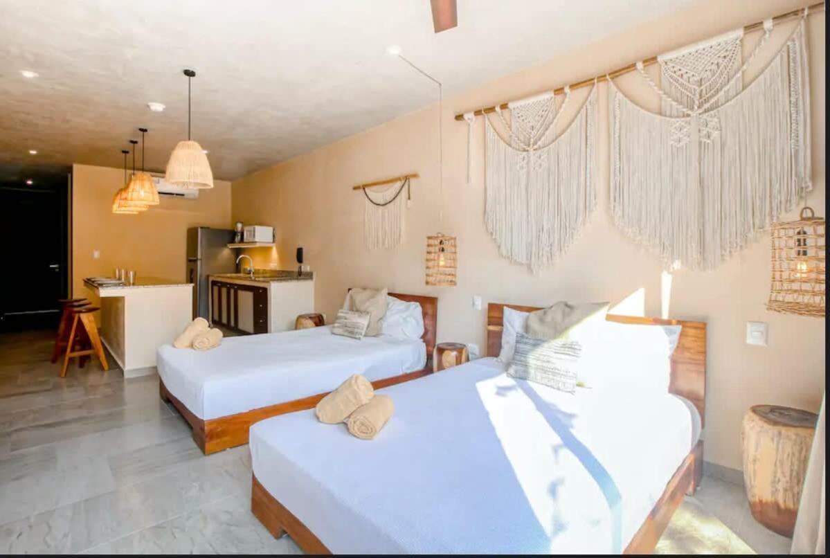 Center Family Double Four Guest With Free Parking Pool Ac Kitchenette Near Apartment