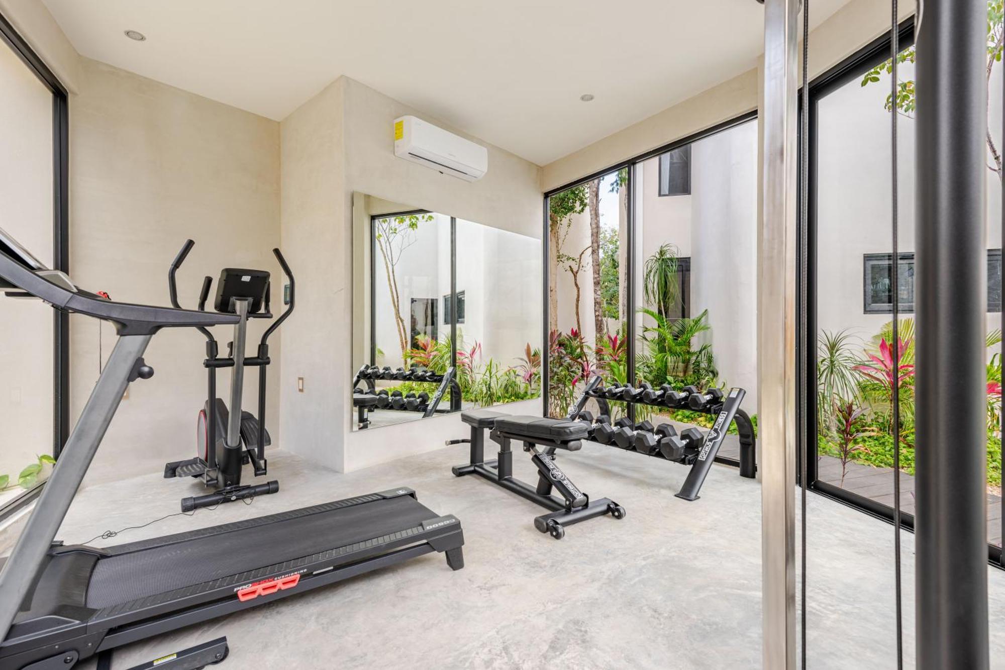 Villa Ocean Breeze - A Few Steps From The Beach!