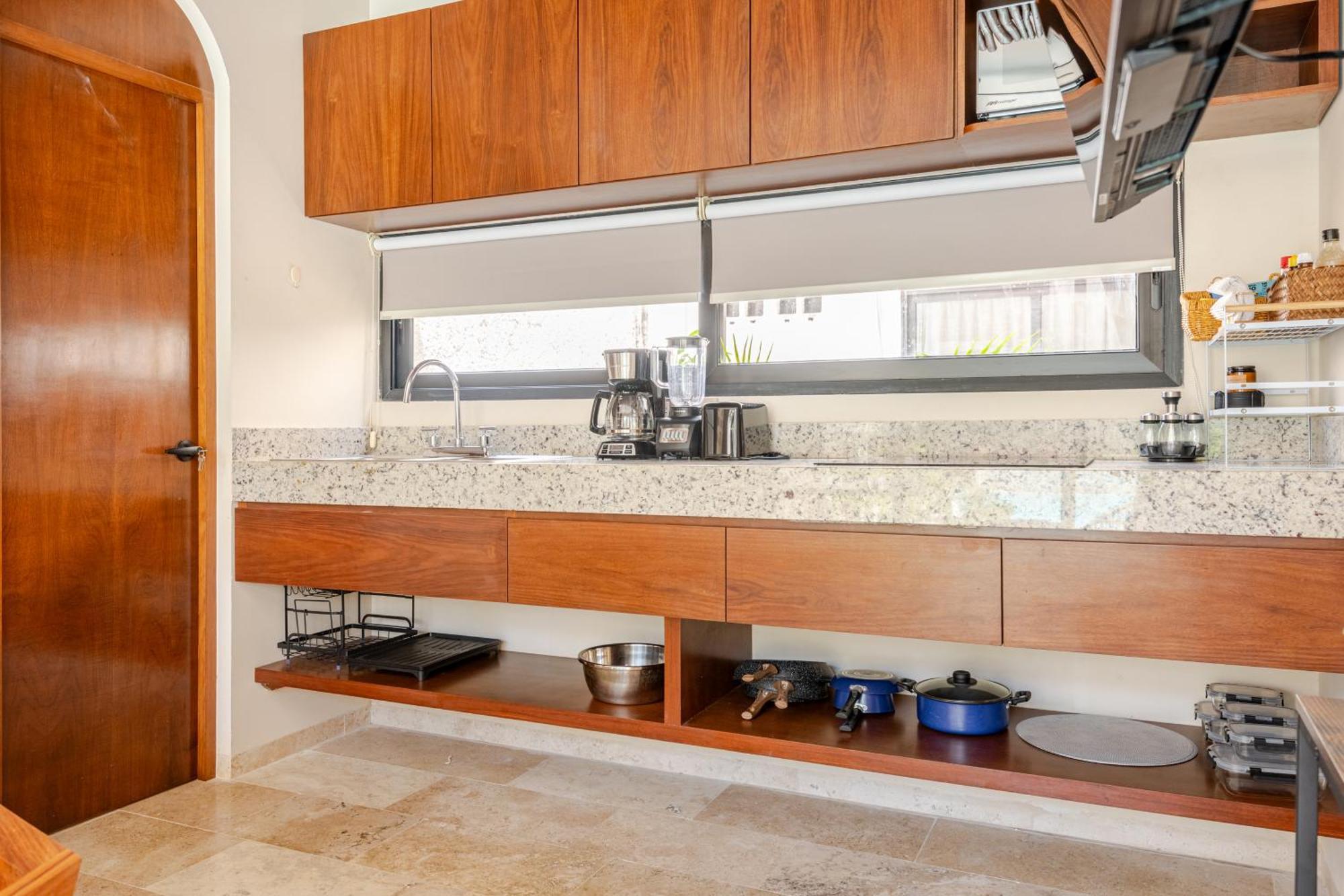 Ocean Breeze - A Few Steps From The Beach!