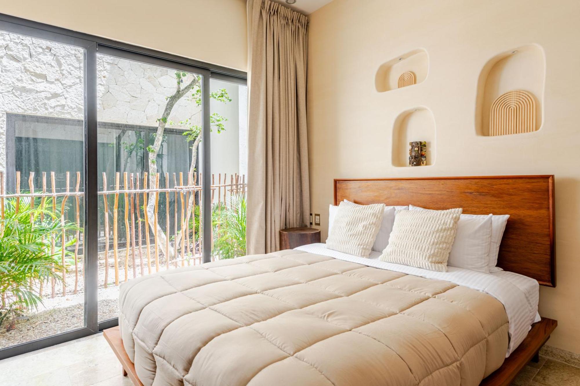 Ocean Breeze - A Few Steps From The Beach!