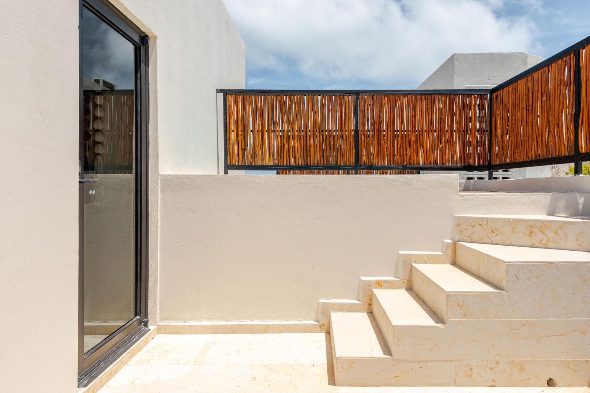 Villa Ocean Breeze - A Few Steps From The Beach!