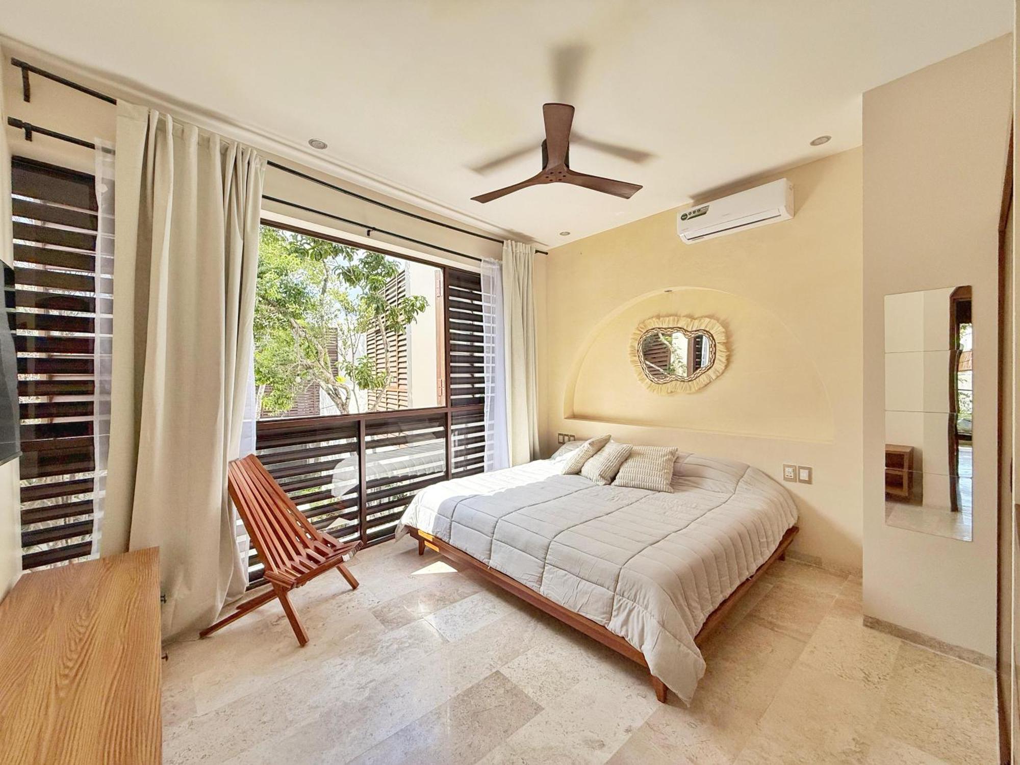 Ocean Breeze - A Few Steps From The Beach!