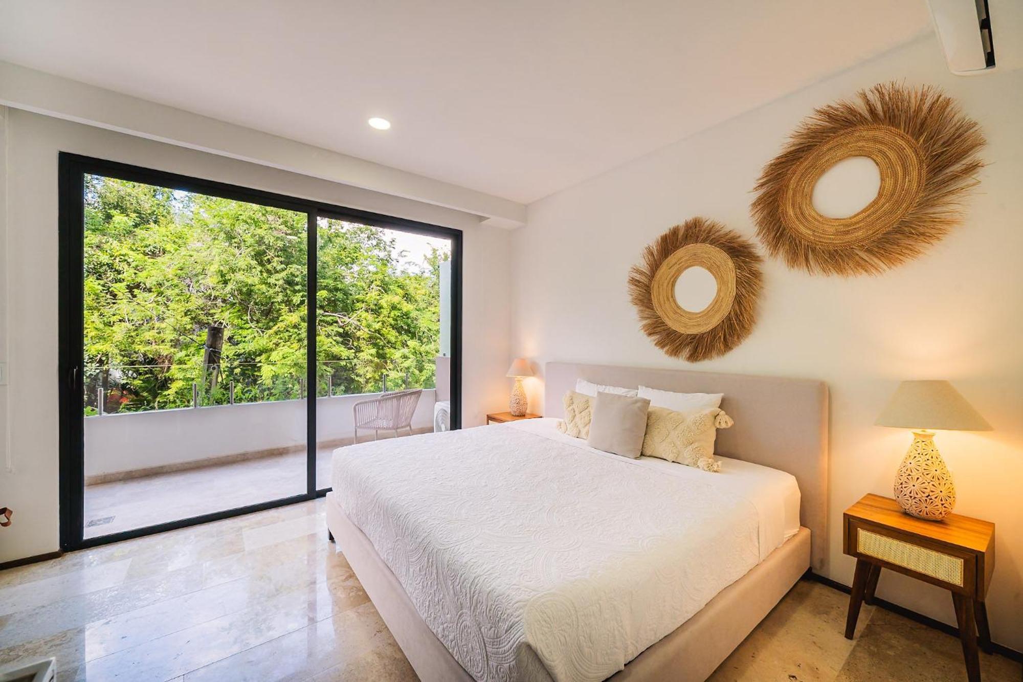 2br Sun Lover's Nest W Gym Rooftop Apartment