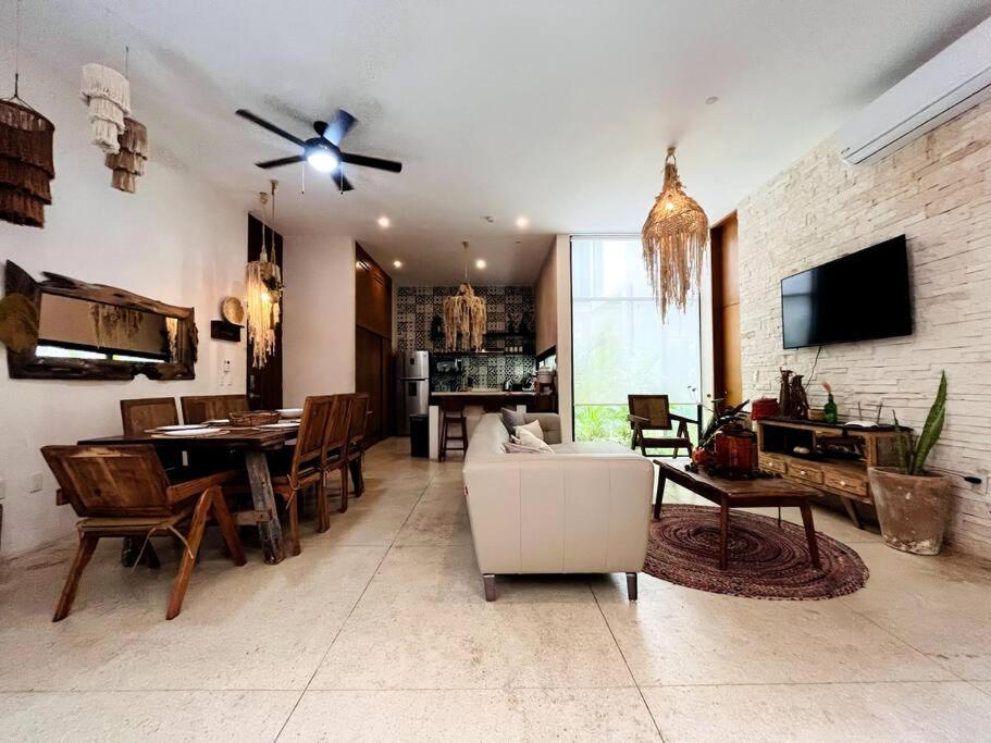 Luxe 3br - Private Terrace, Pool & Vibes Apartment *