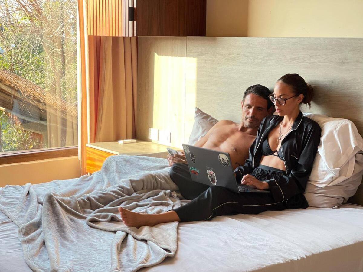 Flirt And Chill Sunrise Haven Apartment *