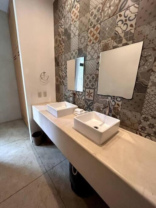 Manor, Aldea Zama, The Location