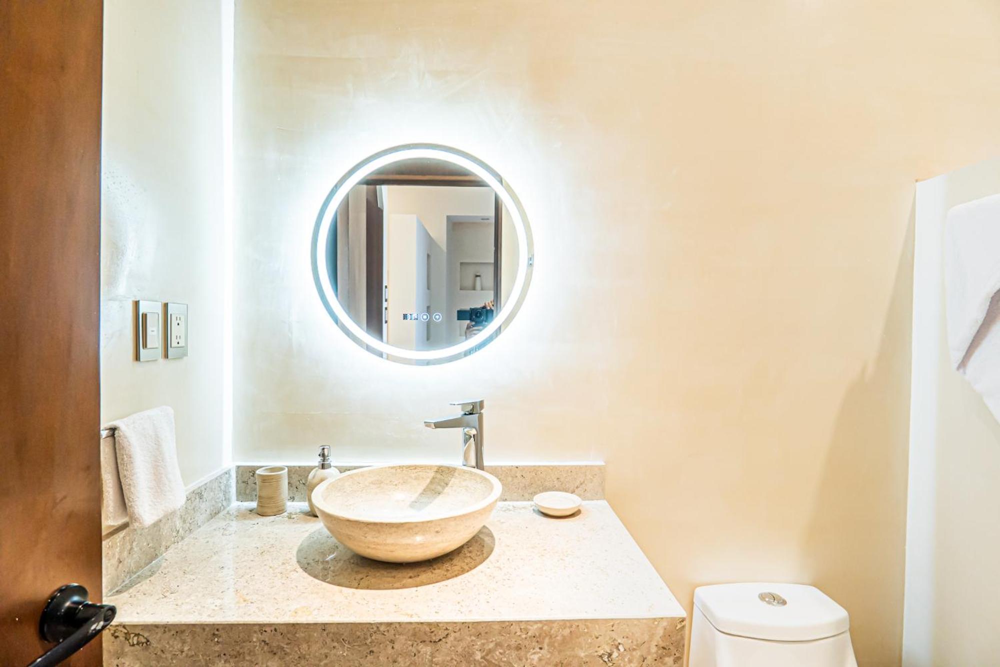 Ocean Breeze - A Few Steps From The Beach!