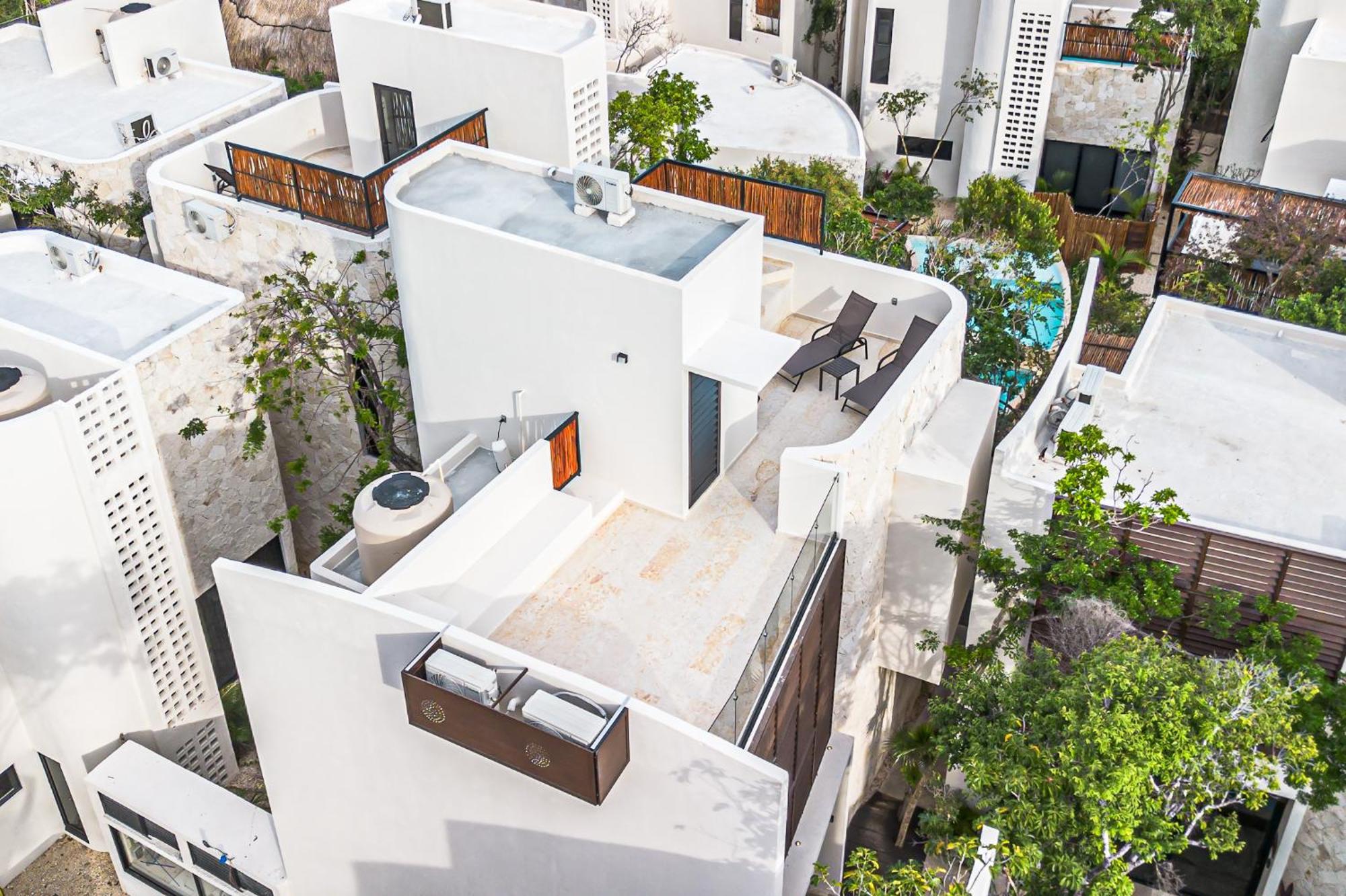 Ocean Breeze - A Few Steps From The Beach! *