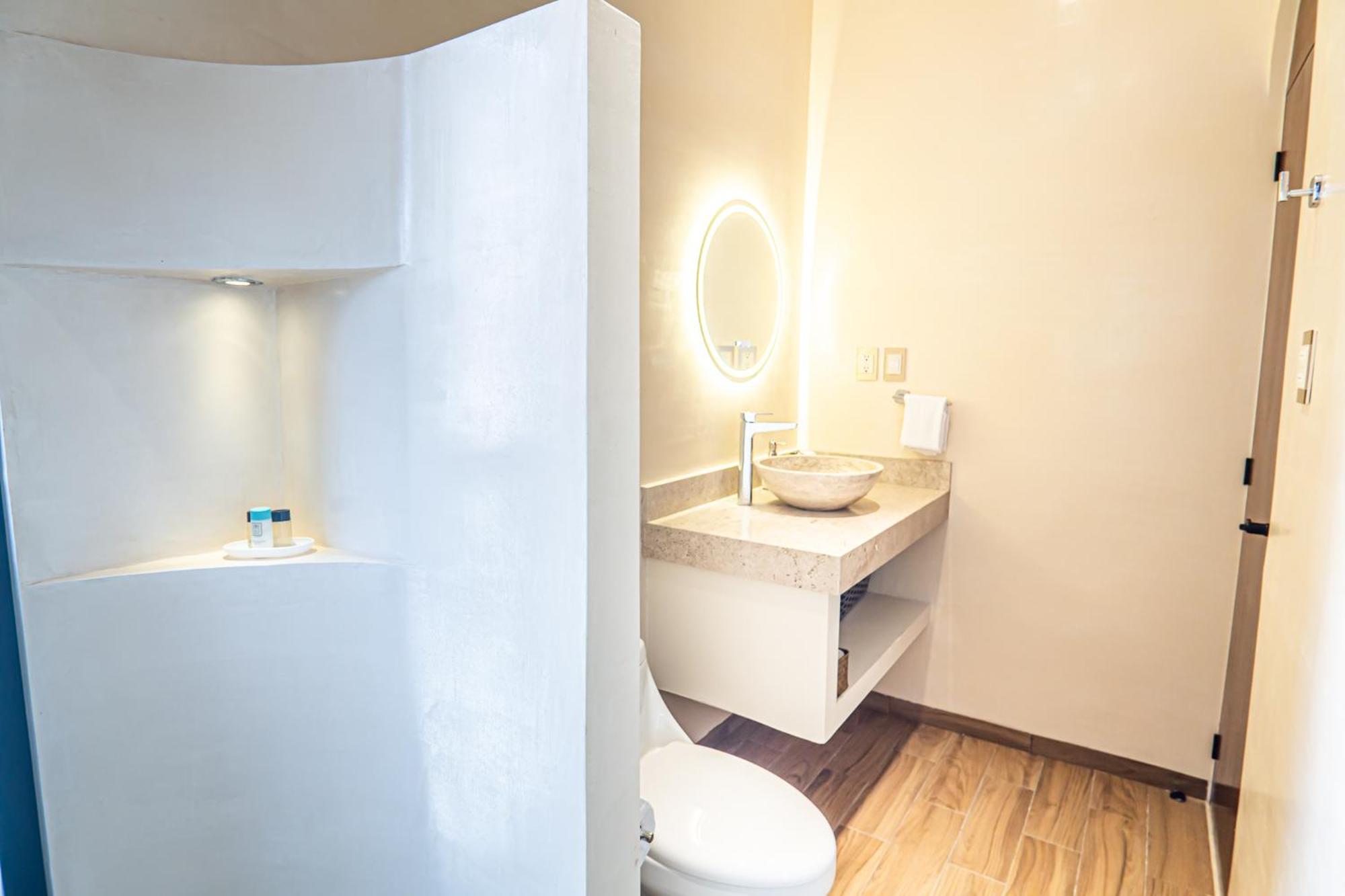 Ocean Breeze - A Few Steps From The Beach! *