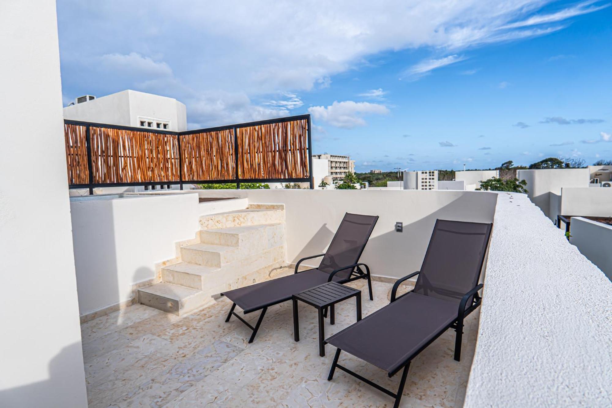 Ocean Breeze - A Few Steps From The Beach! Villa