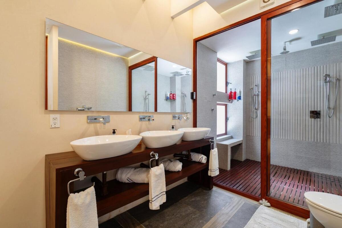 Villa 9br Luxury Aldea Zama, Private Pools & Gym! Tulum