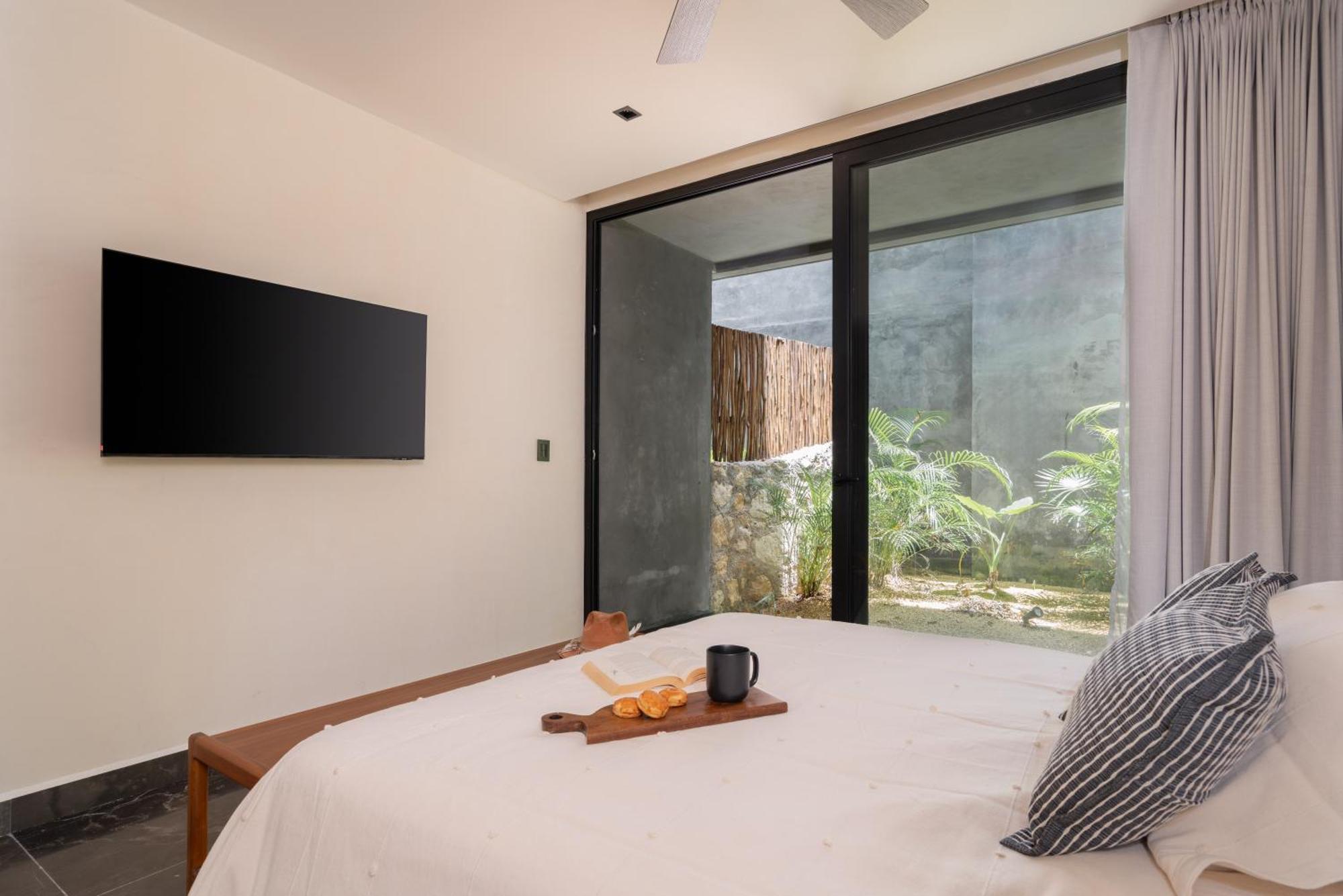 Stylish In Humana Bikes & Pools Apartment *