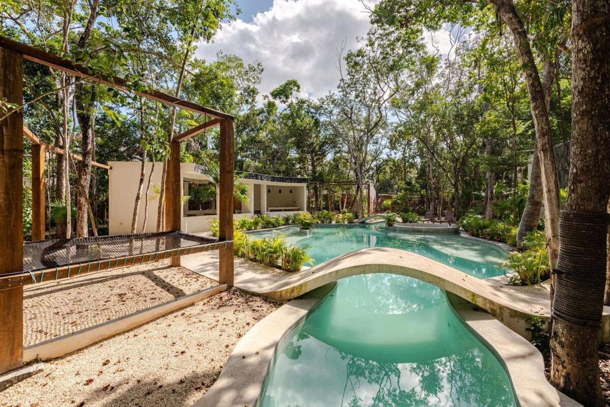 W Private Pool Ideal For Families Y Friends Holiday home *