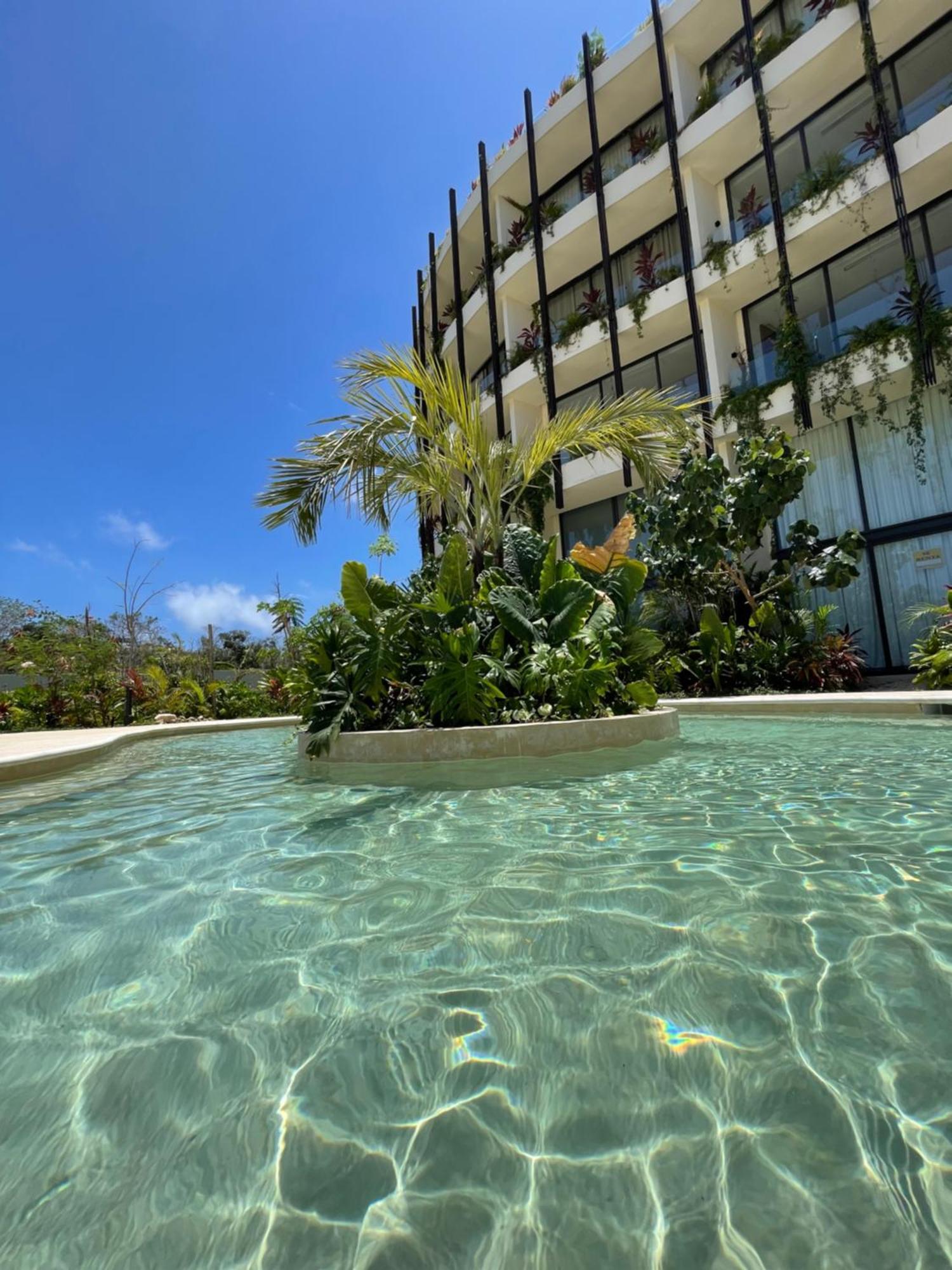 Lu'um - Free Shuttle To Club *