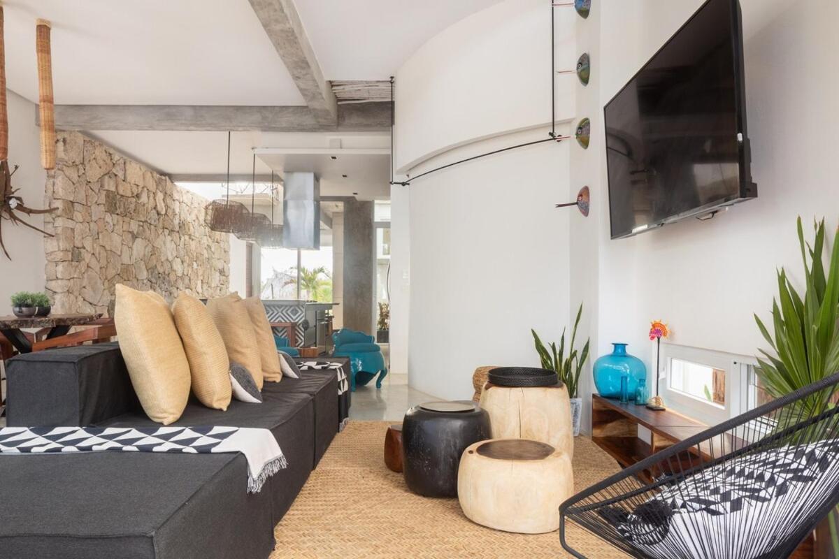Villa Luxury Oceanfront Estate With Pool, Staff, Sleeps 24 *