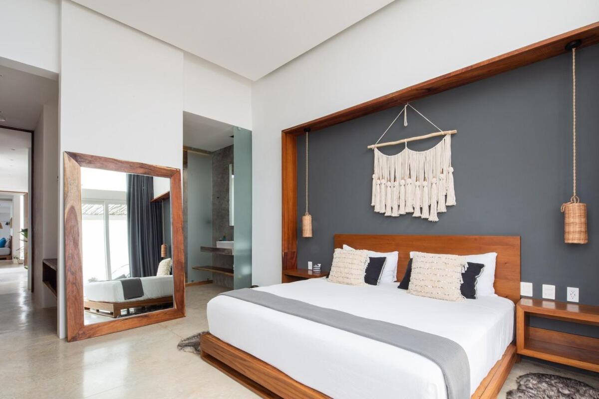 Luxury Oceanfront Estate With Pool, Staff, Sleeps 24 Villa *