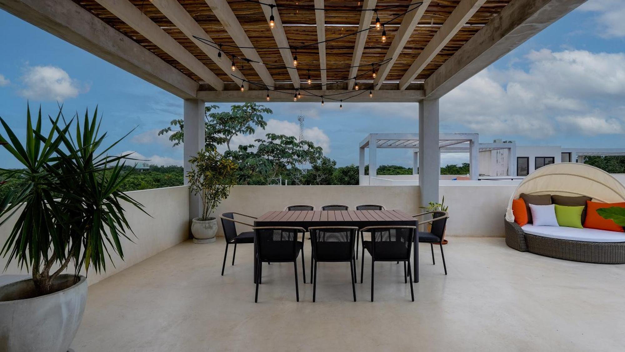 Penthouse With Private Pool, Rooftop, And Stunning Views *