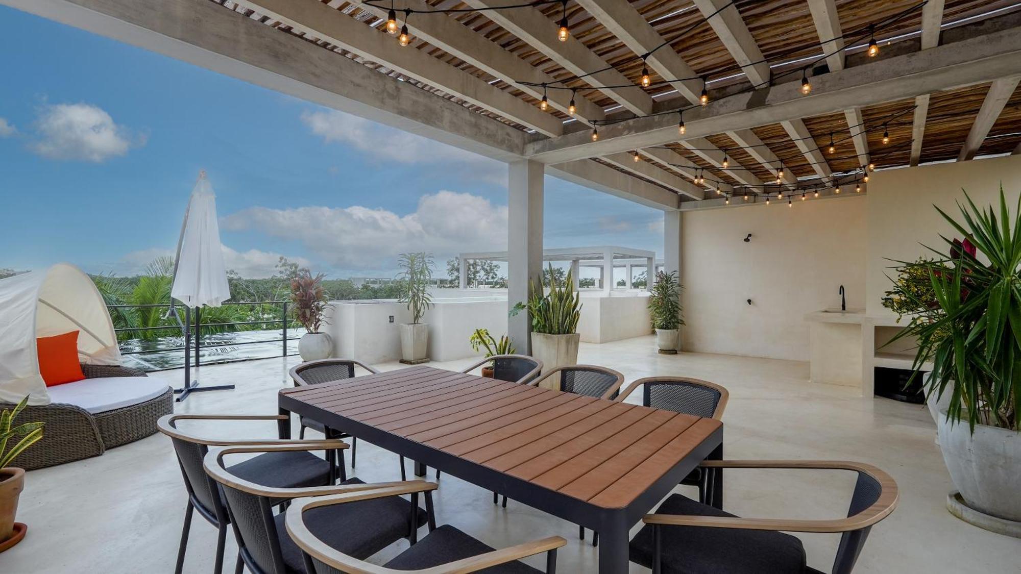 Penthouse With Private Pool, Rooftop, And Stunning Views