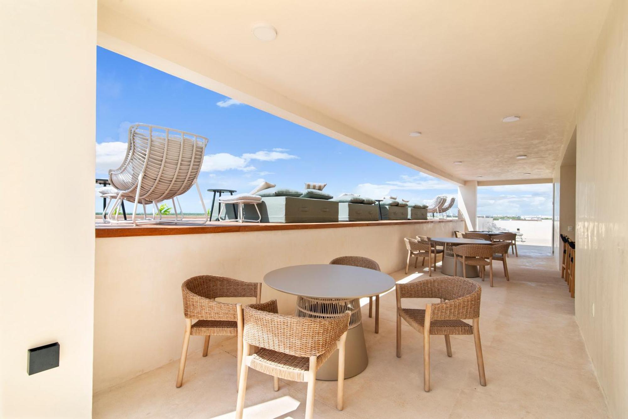 Tropical Getaway In With Private Pool Apartment