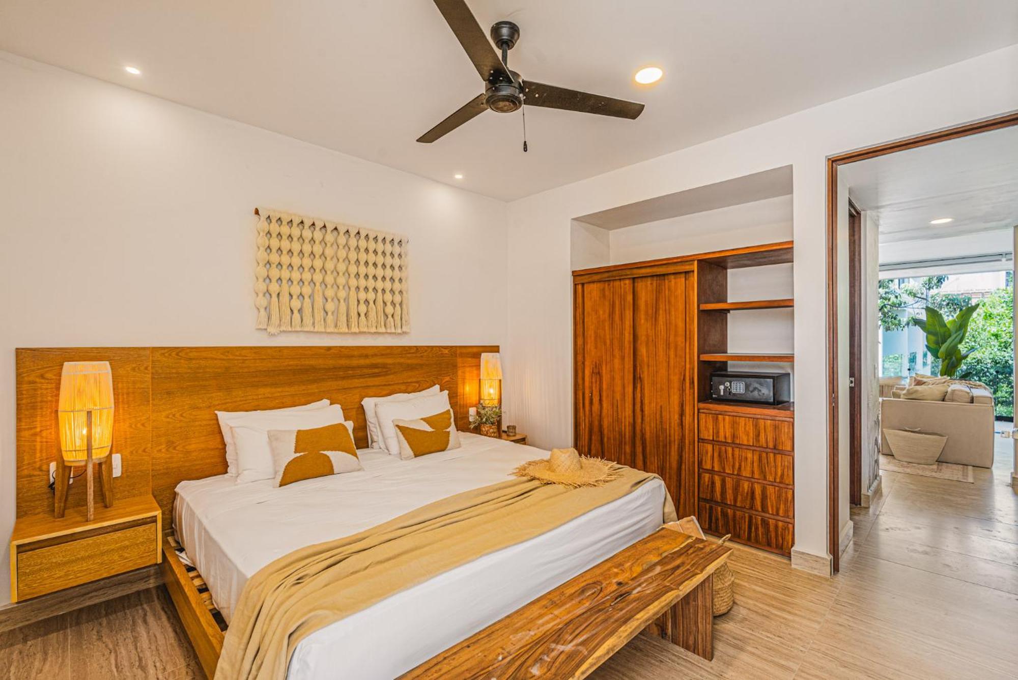 2 Bedroom Bliss Stunning Rooftop Gym Osmosis Desk *